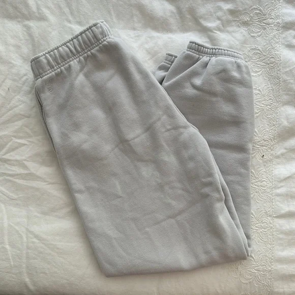 Aritzia tna boyfriend sweatpant - Picture 1 of 2